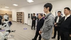 以“智暖银龄•情满西山”为从题的昆明市西山